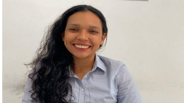 Retrato sorridente da atleta Polyana de Souza Campos