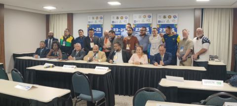 Dirigentes das federações pan-americanas reunidos à mesa no congresso da UPASA em Cuiabá, 2024